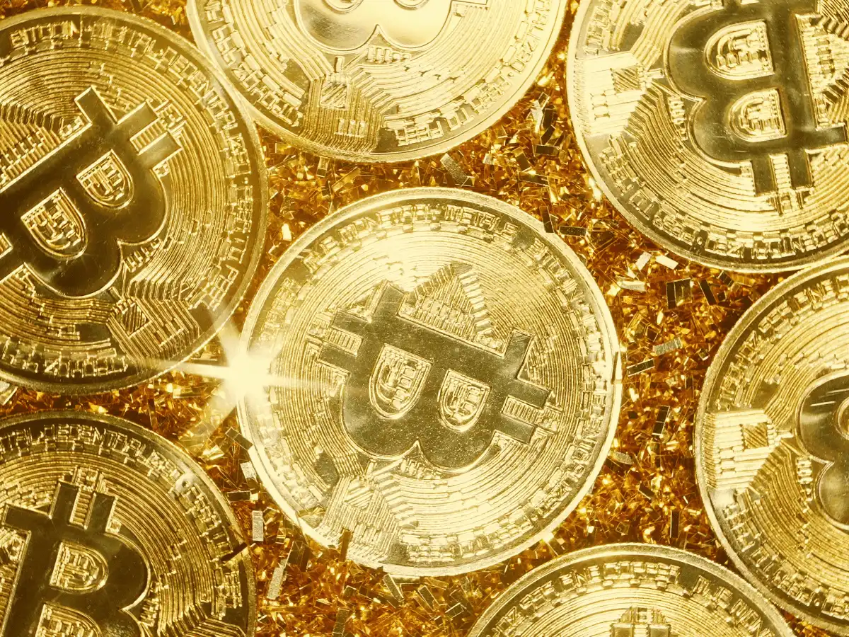 Bitcoin encerra Fev flattish, riscos passados parecem mitigados